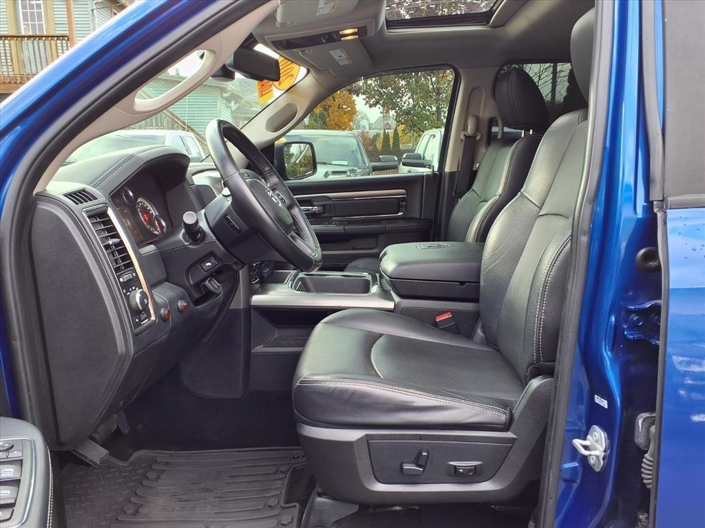 RAM 1500 4WD Crew Cab 140.5" Sport 2016