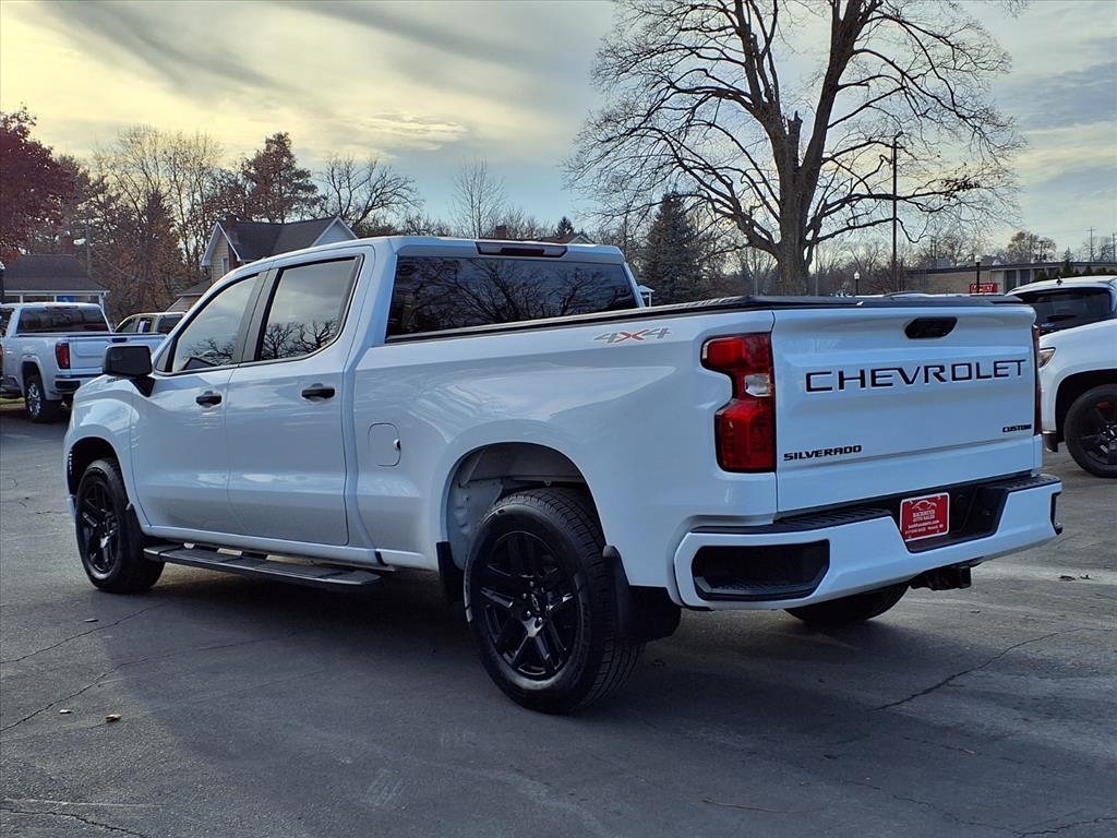 Chevrolet Silverado 1500 4WD Crew Cab 147" Custom 2023