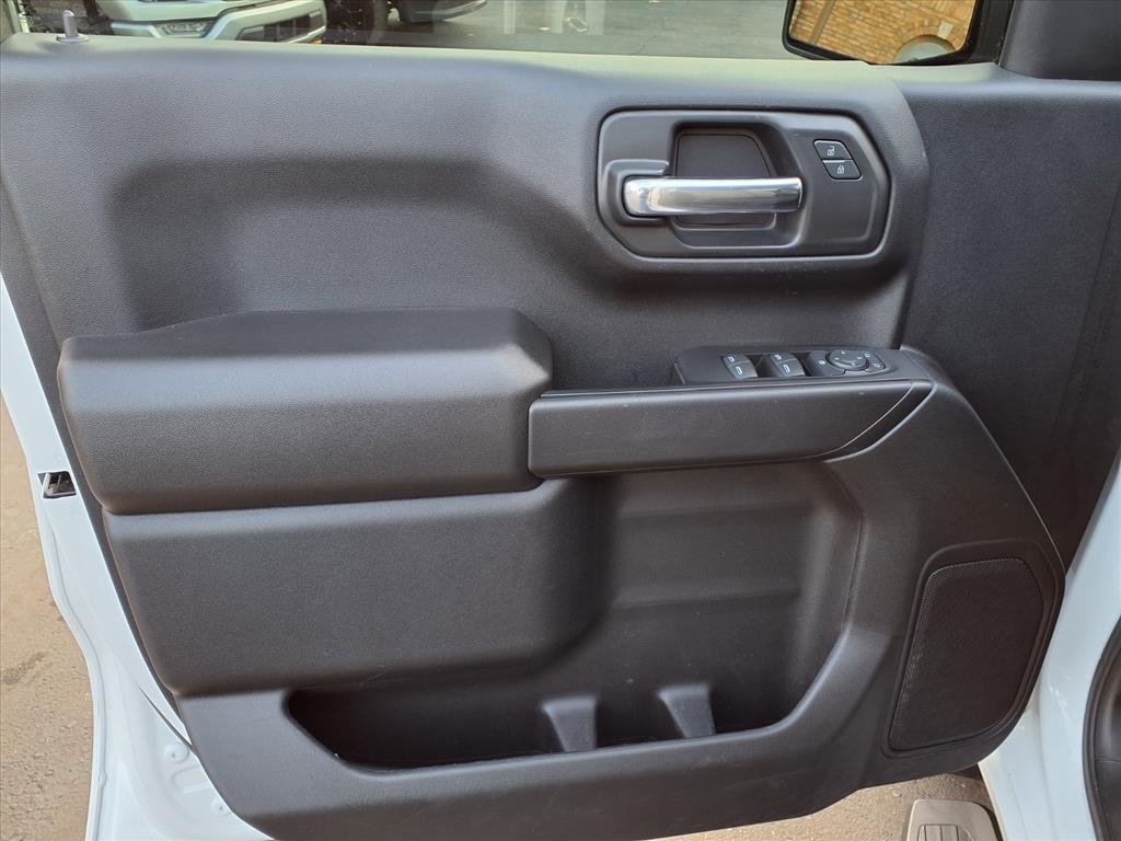 Chevrolet Silverado 1500 4WD Crew Cab 147" Custom 2023