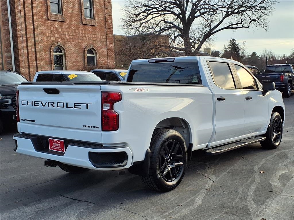Chevrolet Silverado 1500 4WD Crew Cab 147" Custom 2023