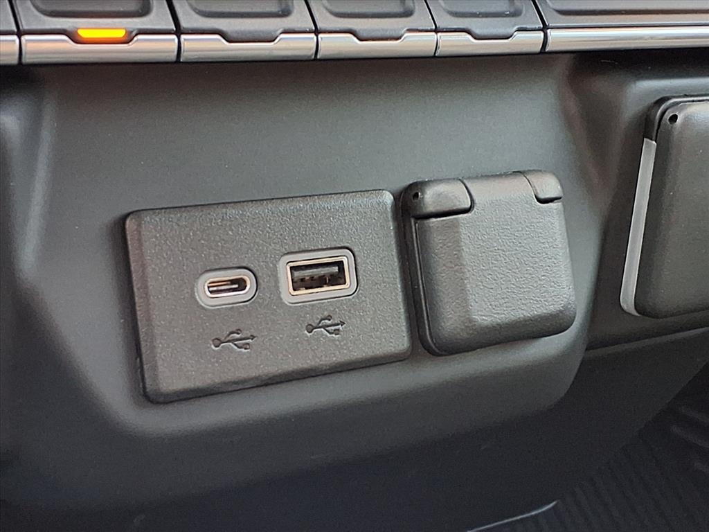 Chevrolet Silverado 1500 4WD Crew Cab 147" Custom 2023