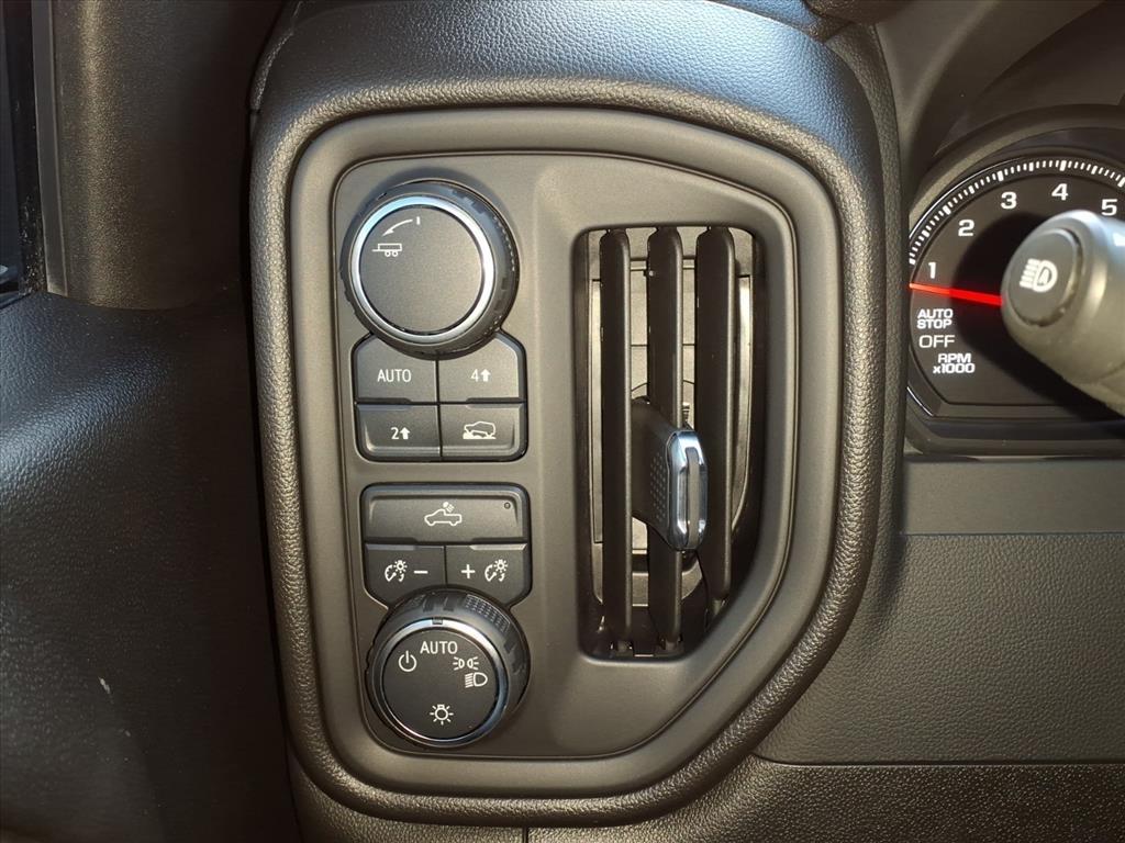 Chevrolet Silverado 1500 4WD Crew Cab 147" Custom 2023