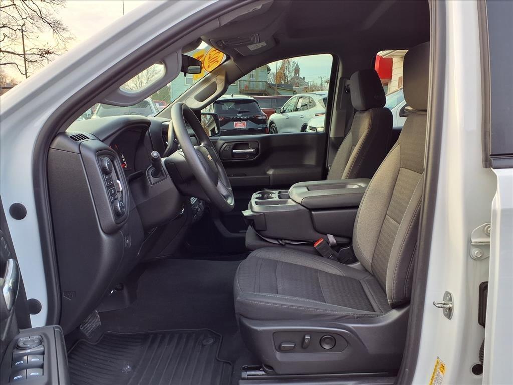 Chevrolet Silverado 1500 4WD Crew Cab 147" Custom 2023