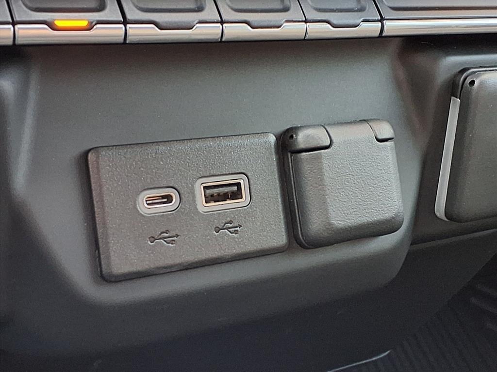 Chevrolet Silverado 1500 4WD Crew Cab 147" Custom 2023