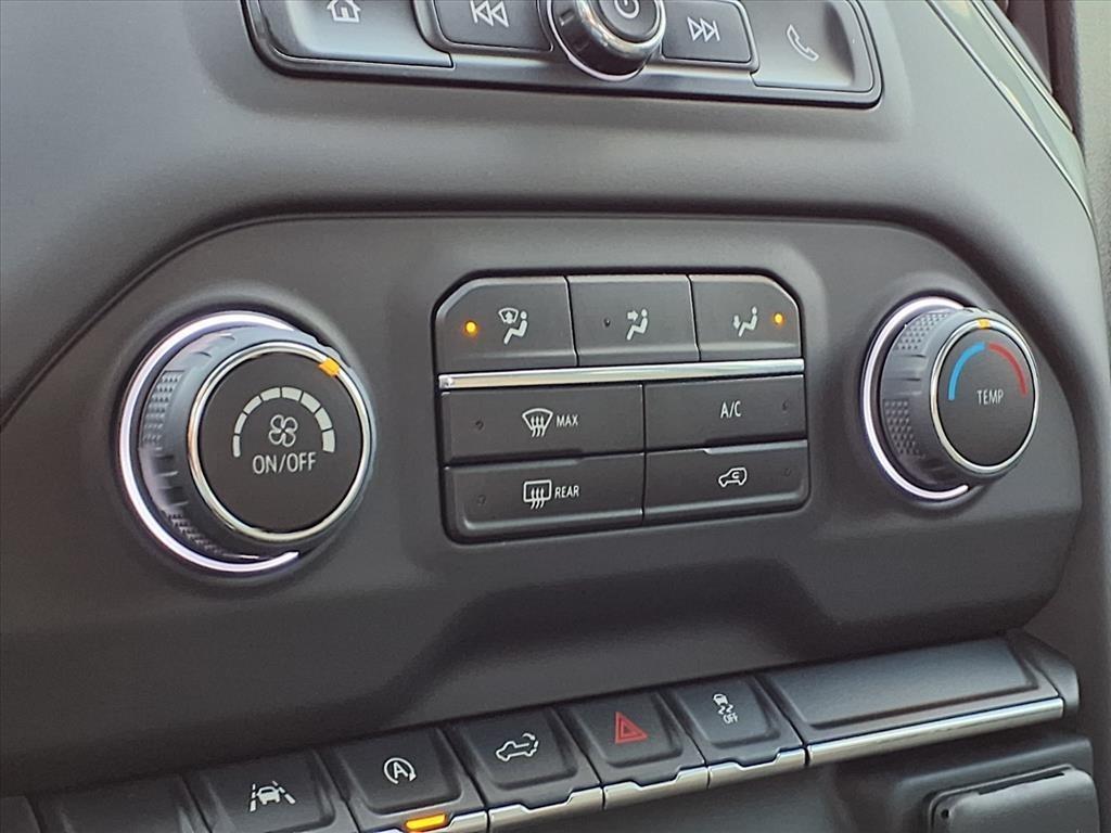 Chevrolet Silverado 1500 4WD Crew Cab 147" Custom 2023