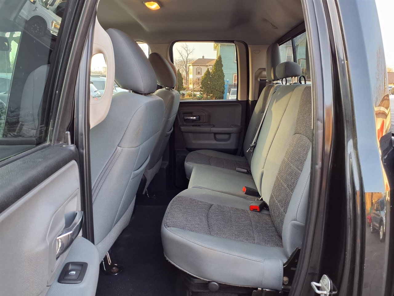 RAM 1500 SLT 4x4 Quad Cab 6'4" Box 2018