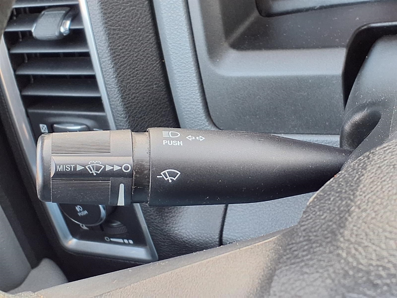 RAM 1500 SLT 4x4 Quad Cab 6'4" Box 2018