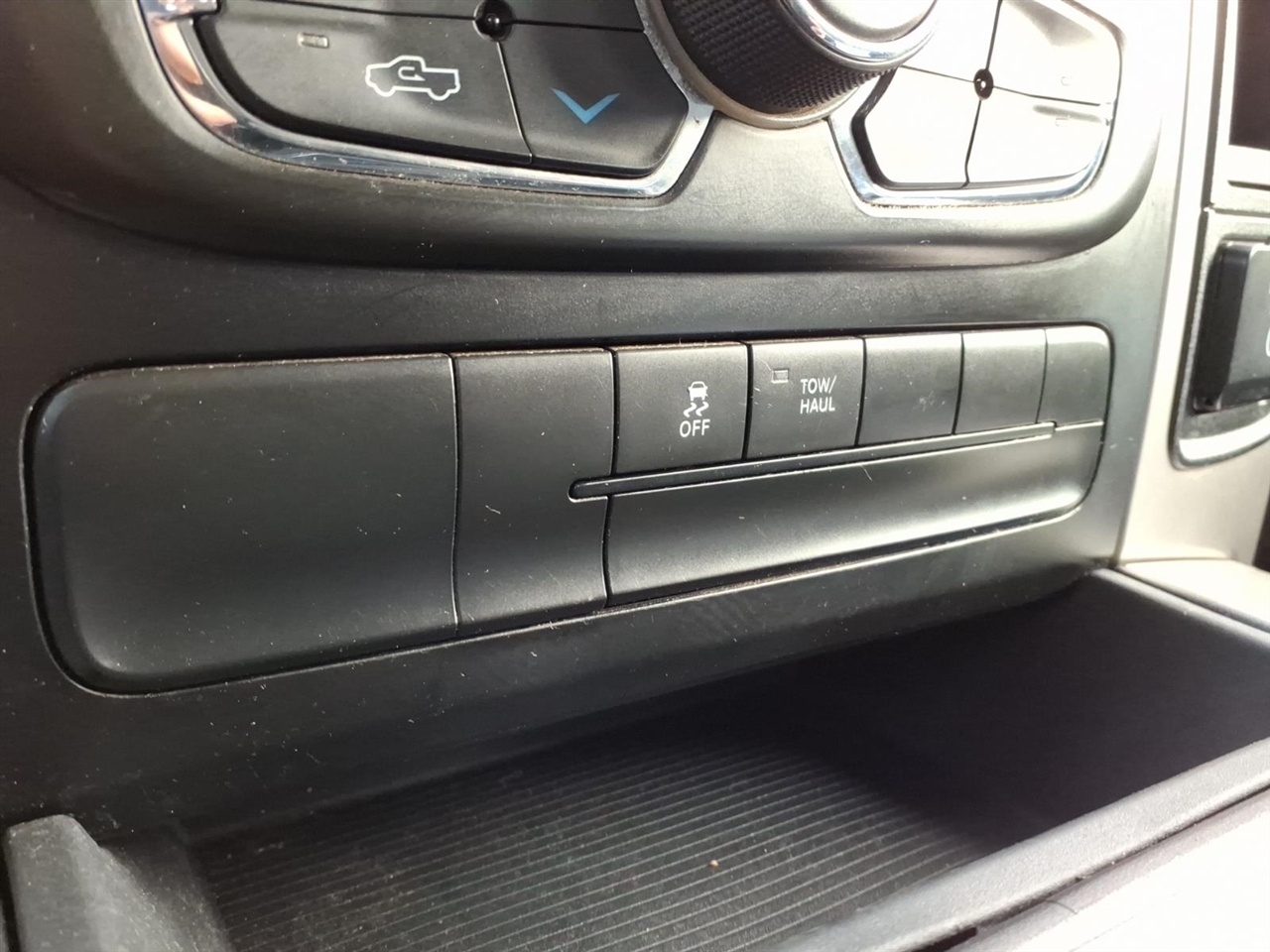 RAM 1500 SLT 4x4 Quad Cab 6'4" Box 2018