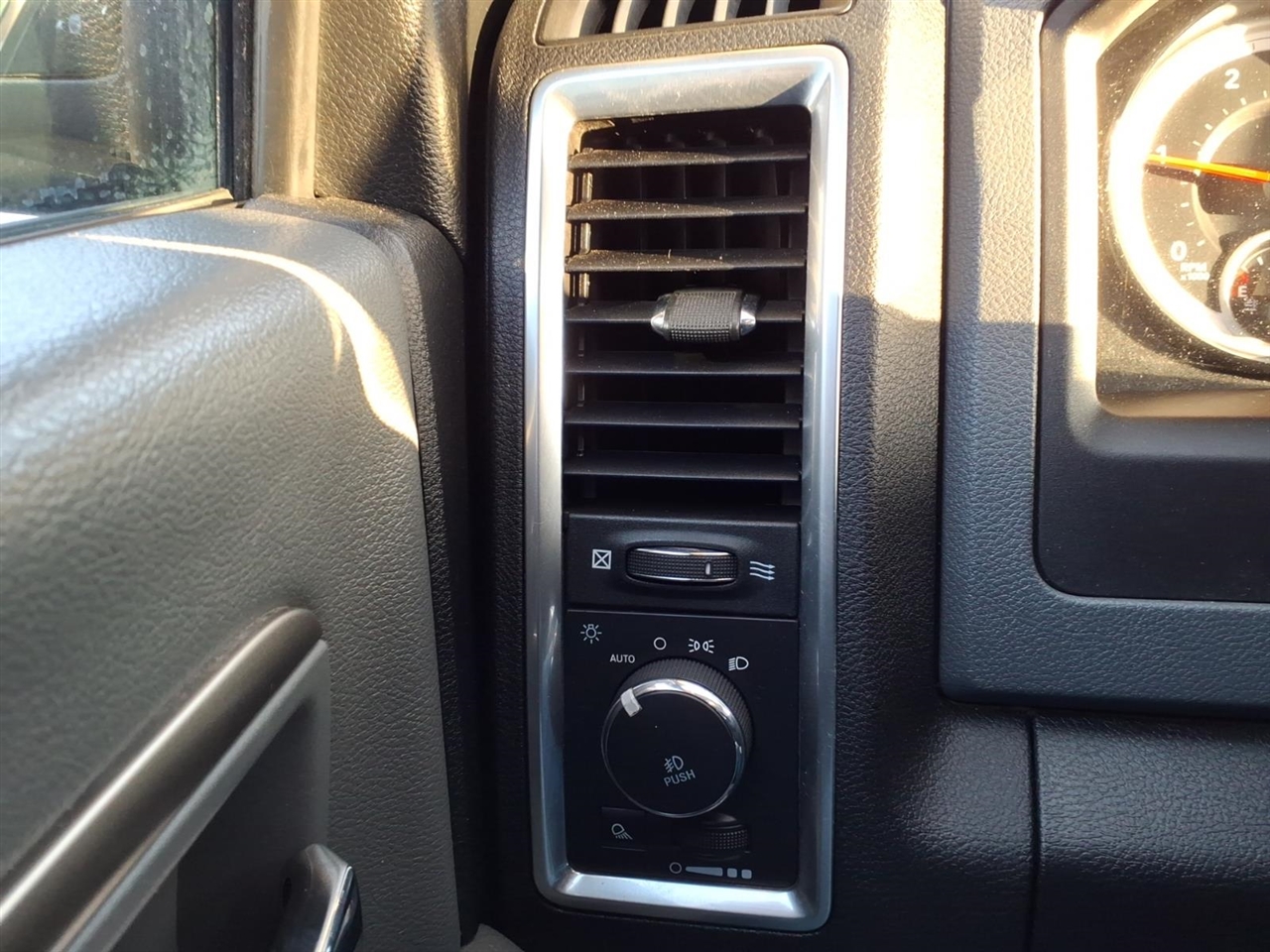 RAM 1500 SLT 4x4 Quad Cab 6'4" Box 2018