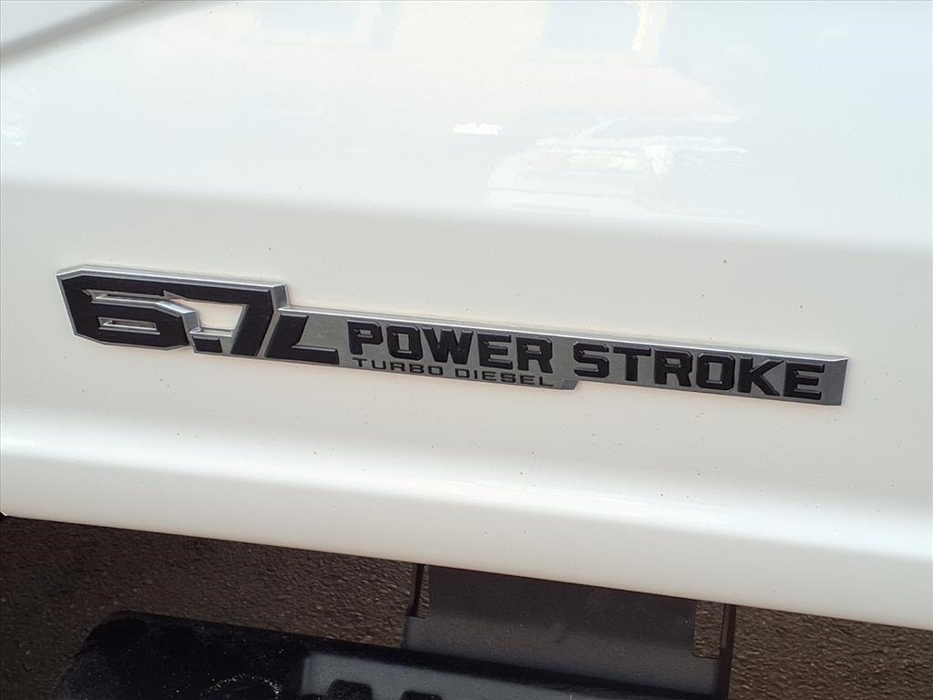 Ford Super Duty F-550 DRW XL 4WD Reg Cab 145" WB 60" CA 2023