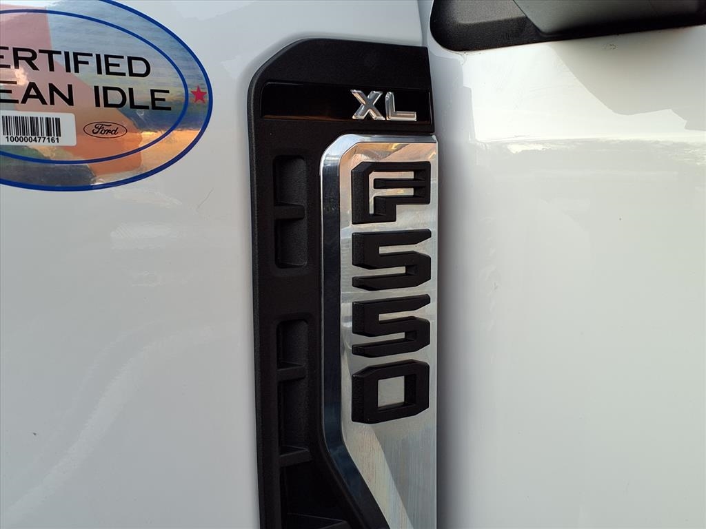 Ford Super Duty F-550 DRW XL 4WD Reg Cab 145" WB 60" CA 2023