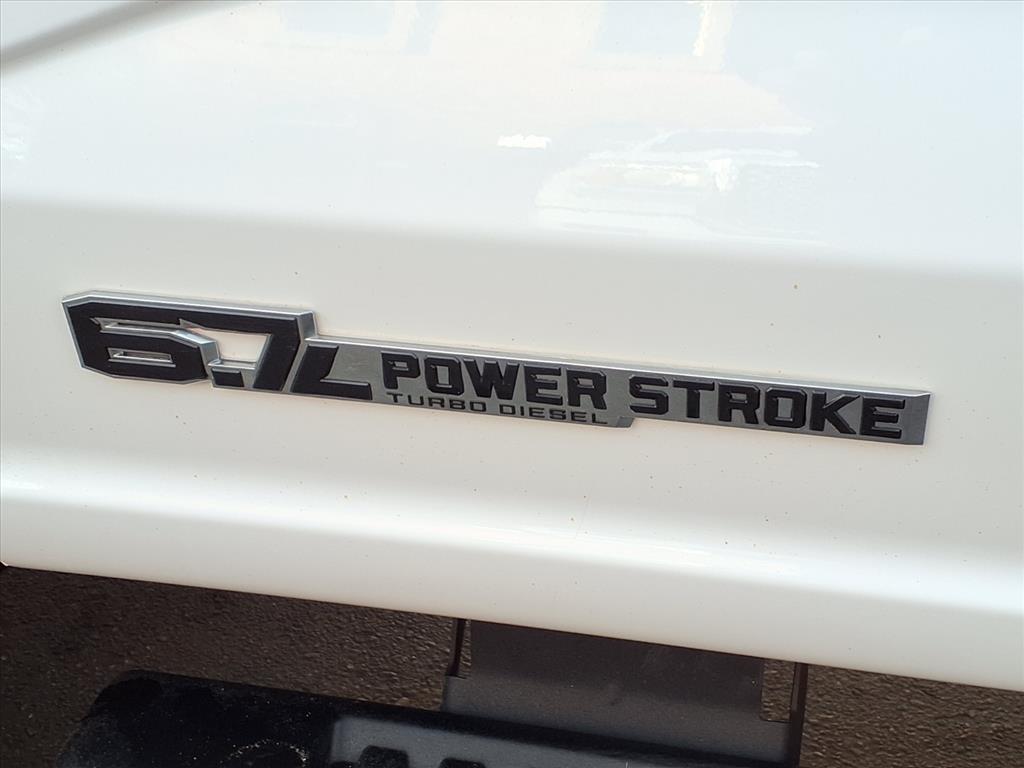 Ford Super Duty F-550 DRW XL 4WD Reg Cab 145" WB 60" CA 2023