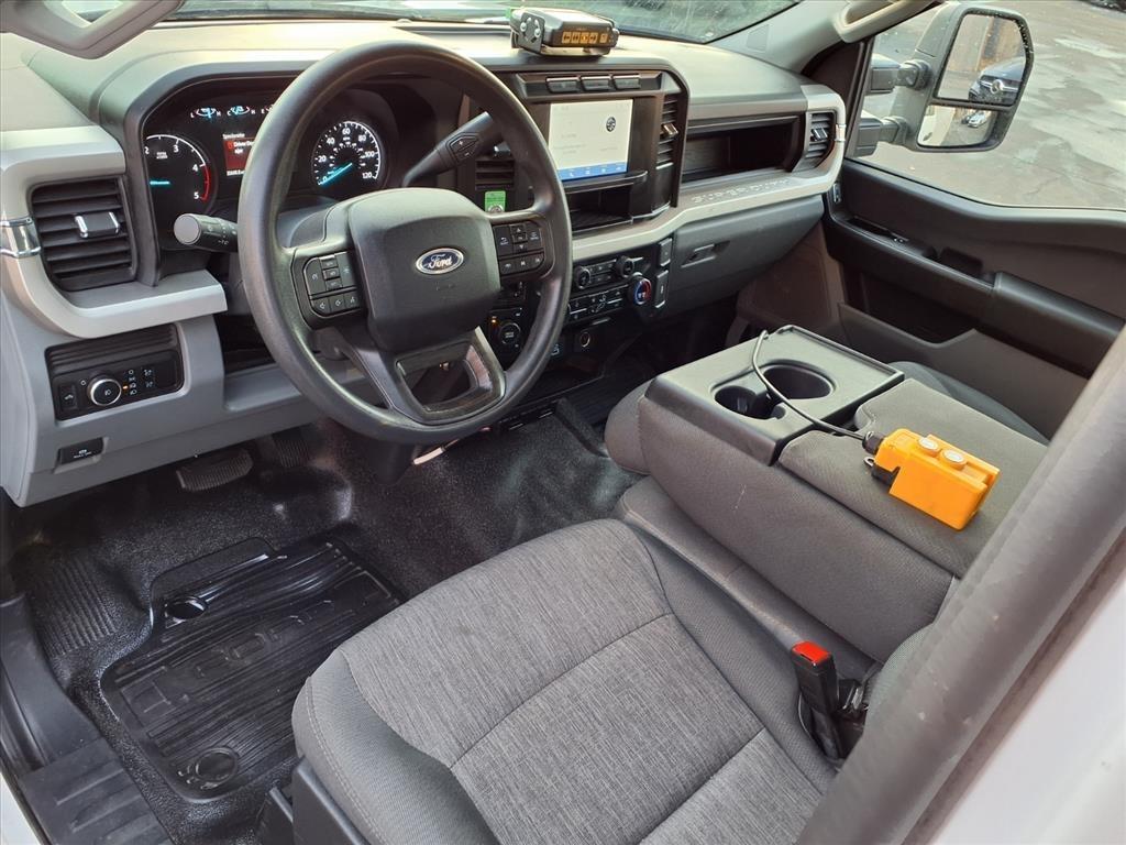 Ford Super Duty F-550 DRW XL 4WD Reg Cab 145" WB 60" CA 2023