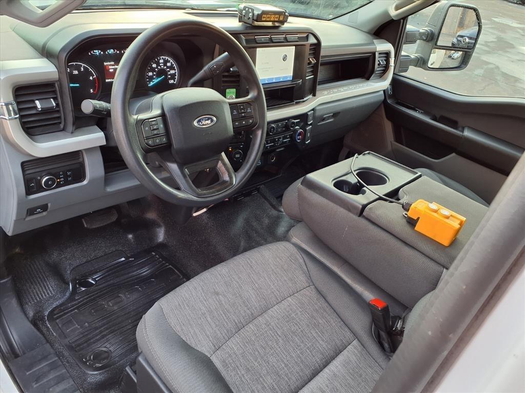 Ford Super Duty F-550 DRW XL 4WD Reg Cab 145" WB 60" CA 2023