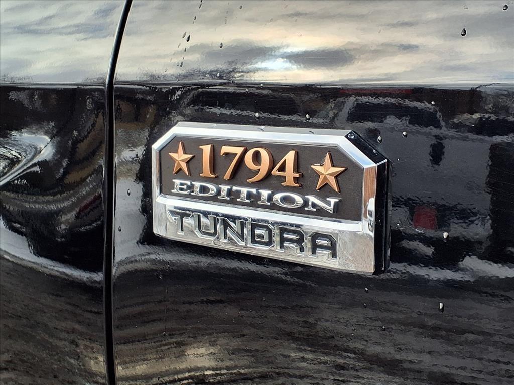 Toyota Tundra 4WD 1794 Edition CrewMax 5.5' Bed 5.7L (Natl) 2017