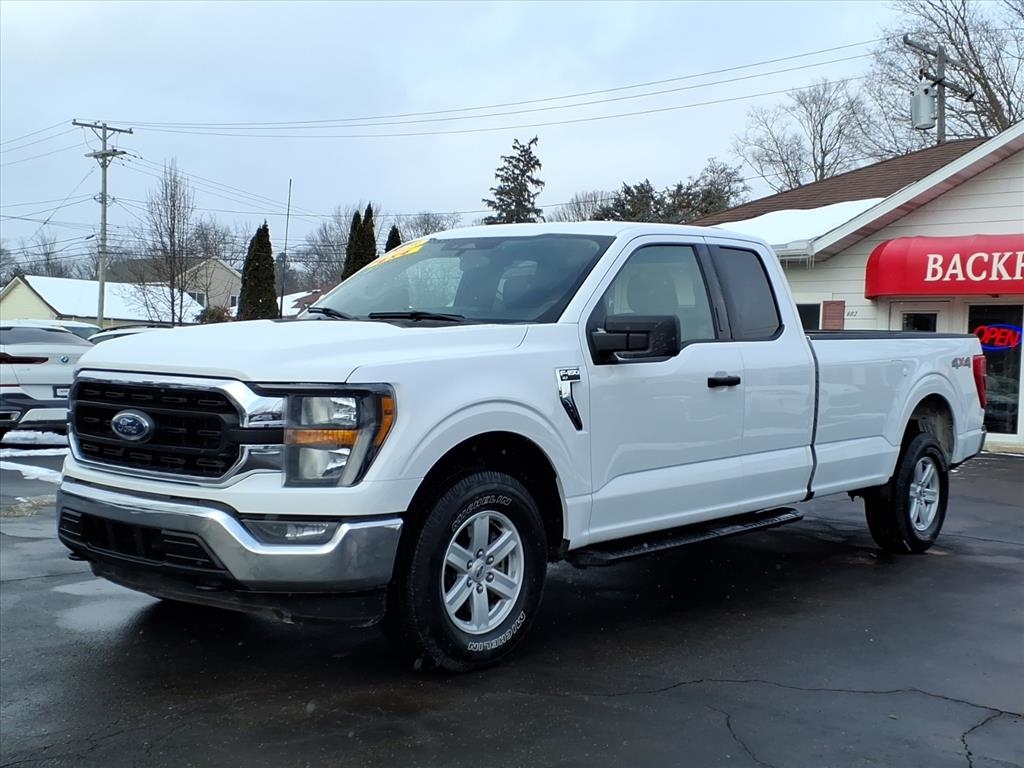 Ford F-150 XLT 4WD SuperCab 8' Box 2023