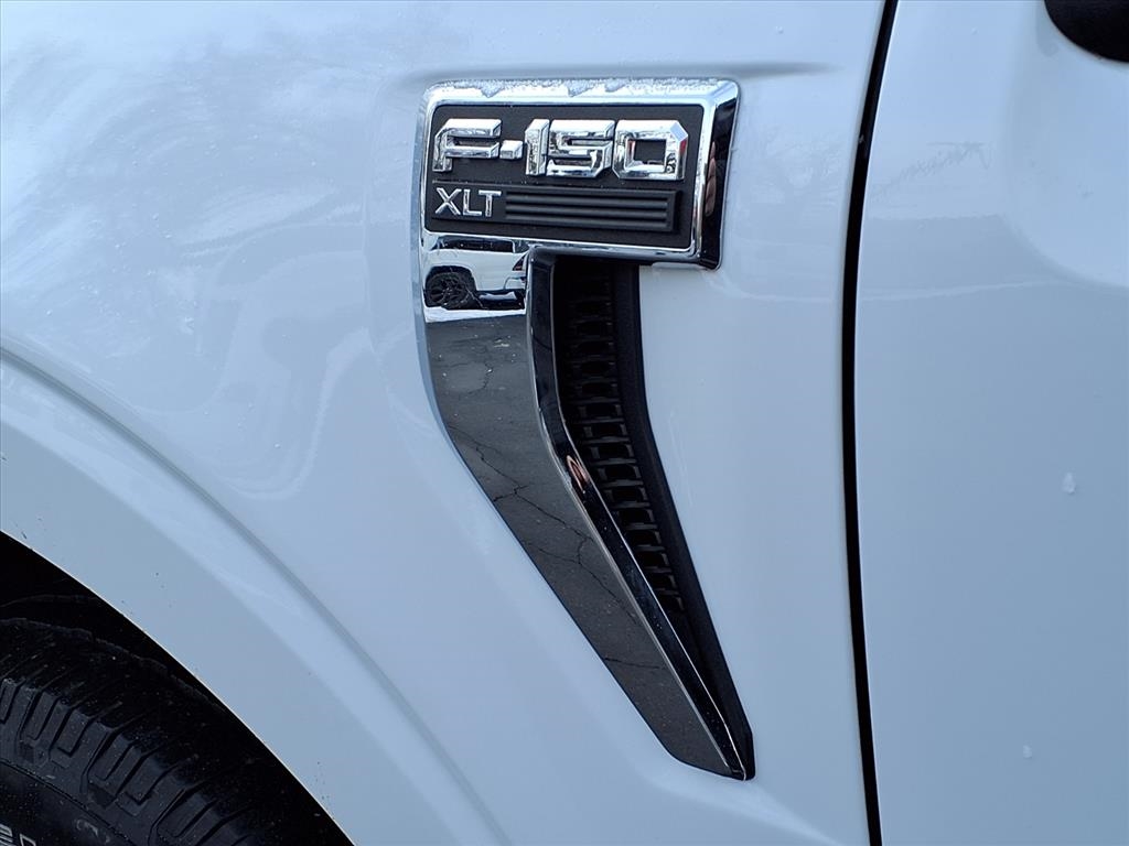 Ford F-150 XLT 4WD SuperCab 8' Box 2023