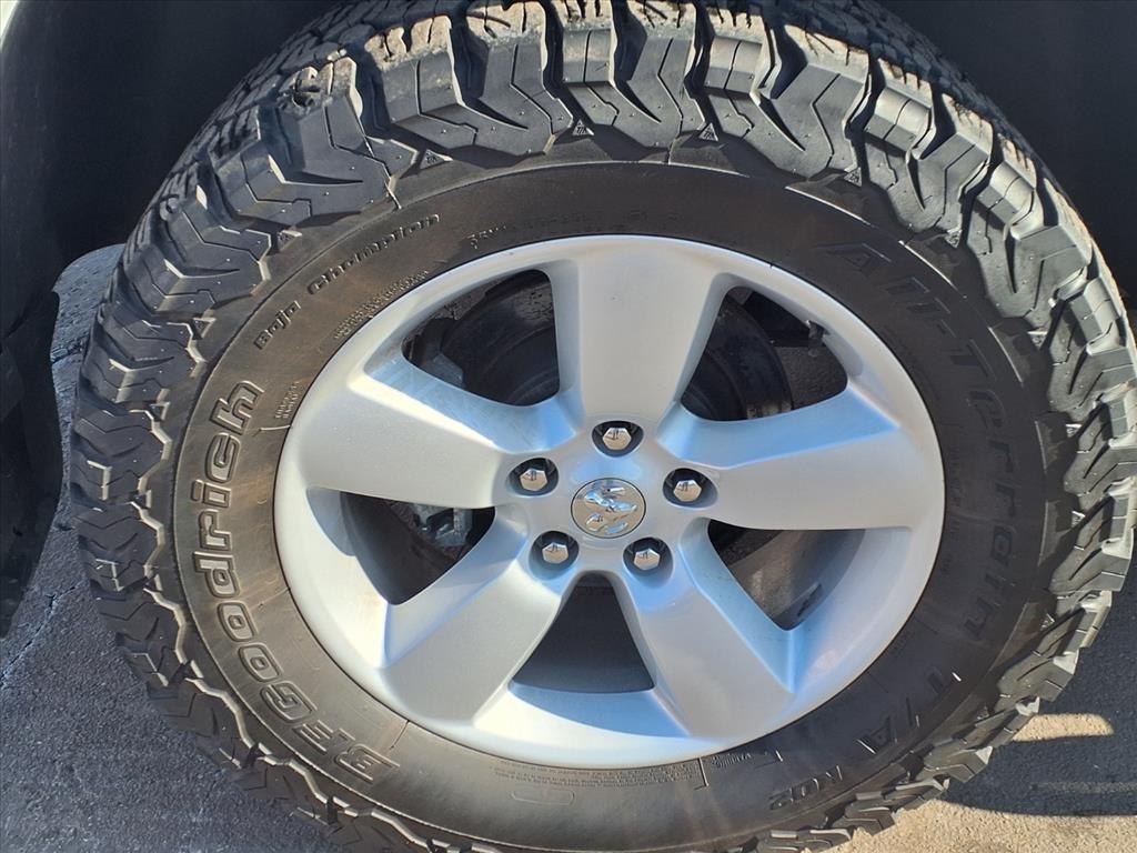 RAM 1500 Classic Tradesman 4x4 Quad Cab 6'4" Box 2023