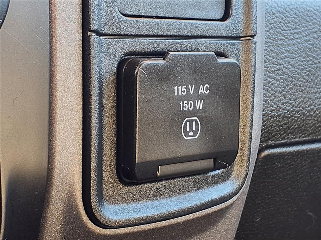 RAM 1500 Classic Tradesman 4x4 Quad Cab 6'4" Box 2023