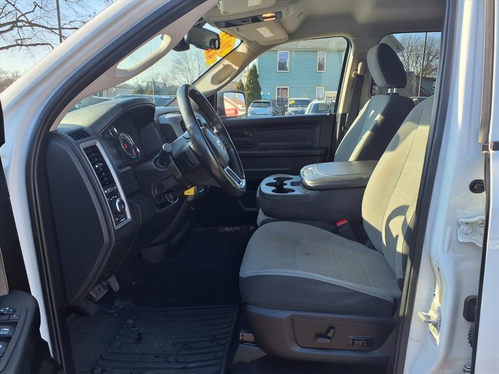 RAM 1500 Classic Tradesman 4x4 Quad Cab 6'4" Box 2023