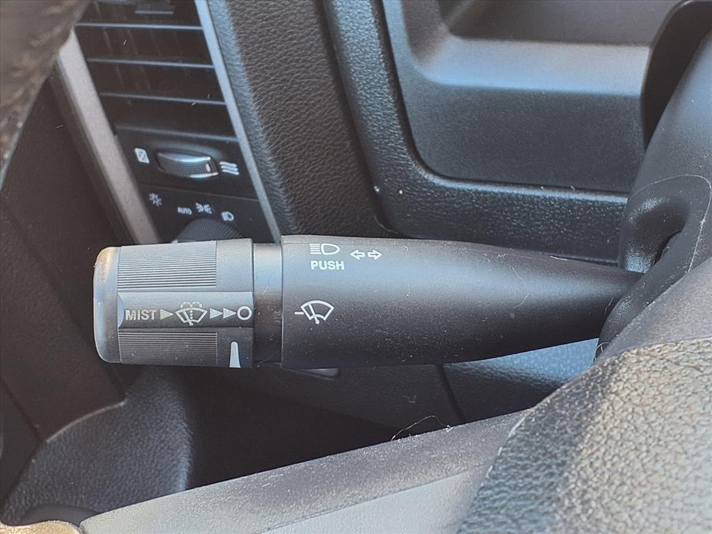 RAM 1500 Classic Tradesman 4x4 Quad Cab 6'4" Box 2023