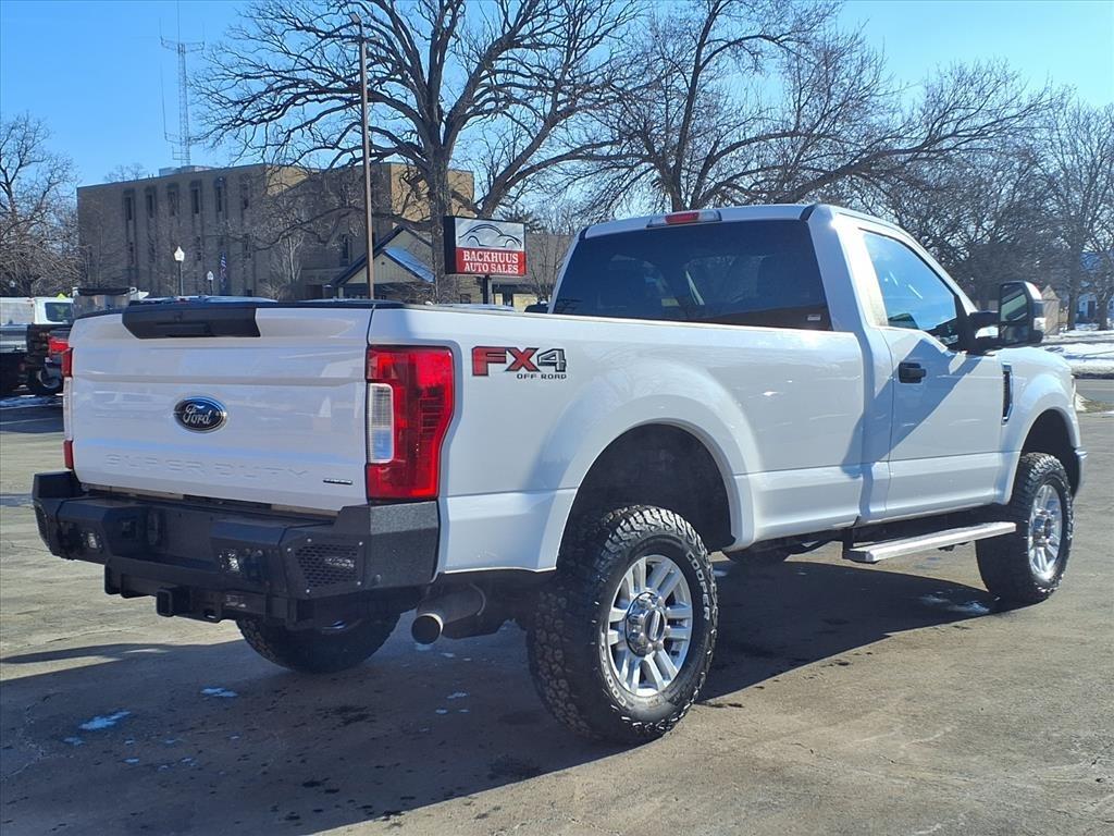 Ford Super Duty F-350 SRW XLT 4WD Reg Cab 8' Box 2017
