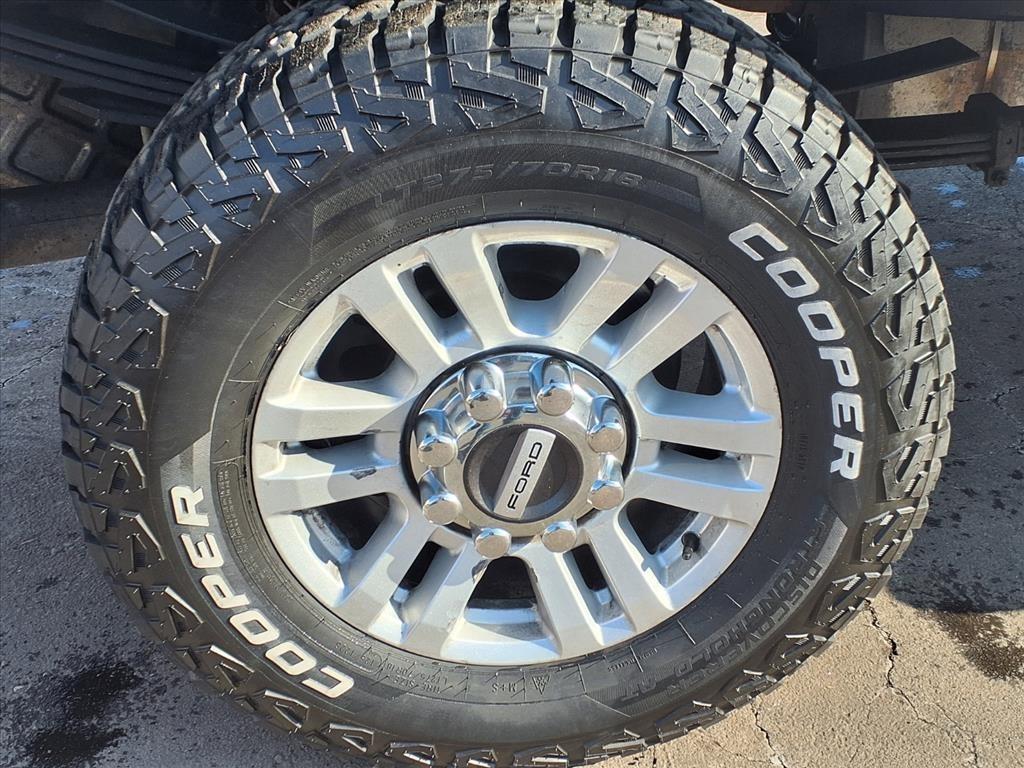 Ford Super Duty F-350 SRW XLT 4WD Reg Cab 8' Box 2017