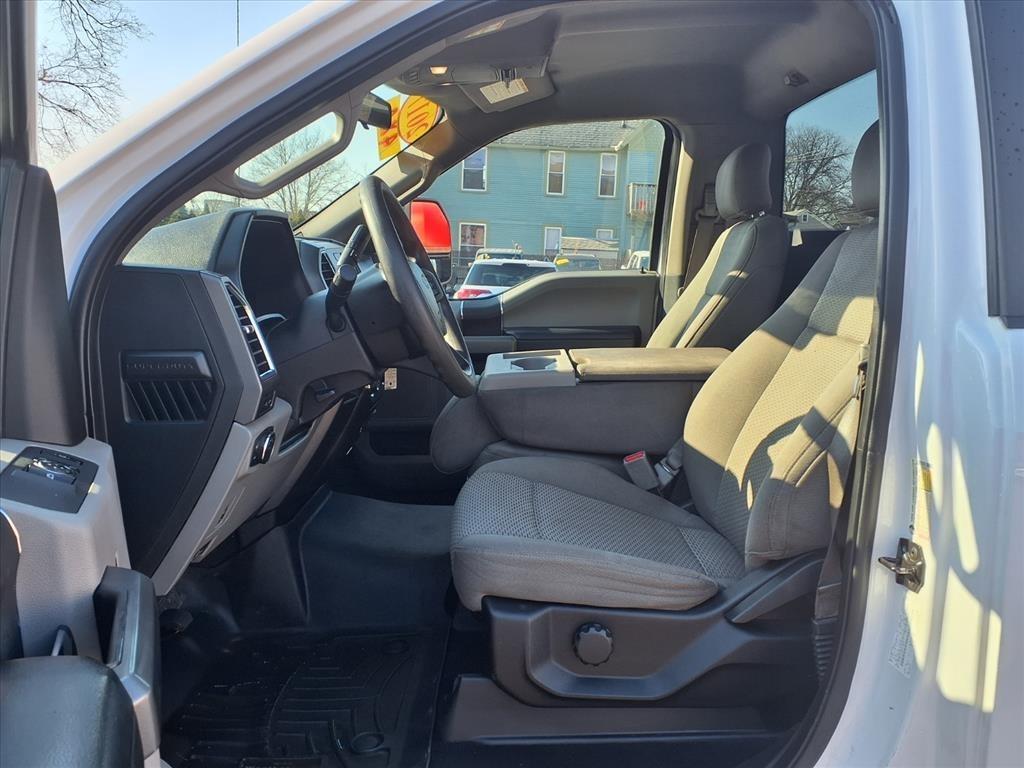 Ford Super Duty F-350 SRW XLT 4WD Reg Cab 8' Box 2017