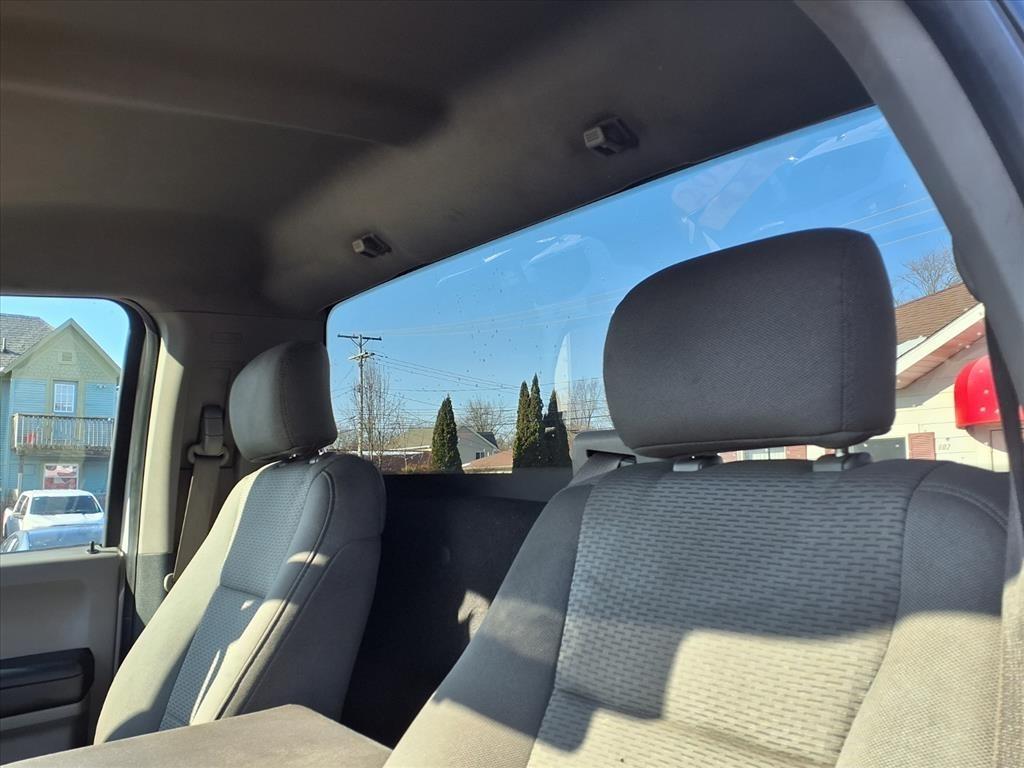 Ford Super Duty F-350 SRW XLT 4WD Reg Cab 8' Box 2017