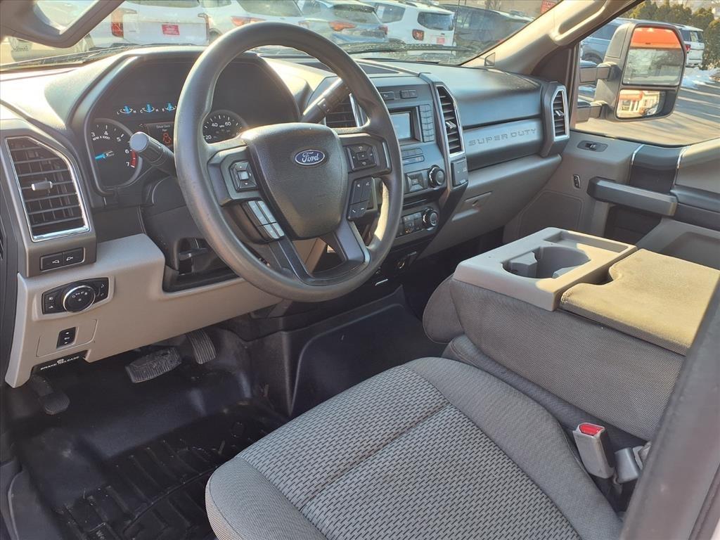 Ford Super Duty F-350 SRW XLT 4WD Reg Cab 8' Box 2017