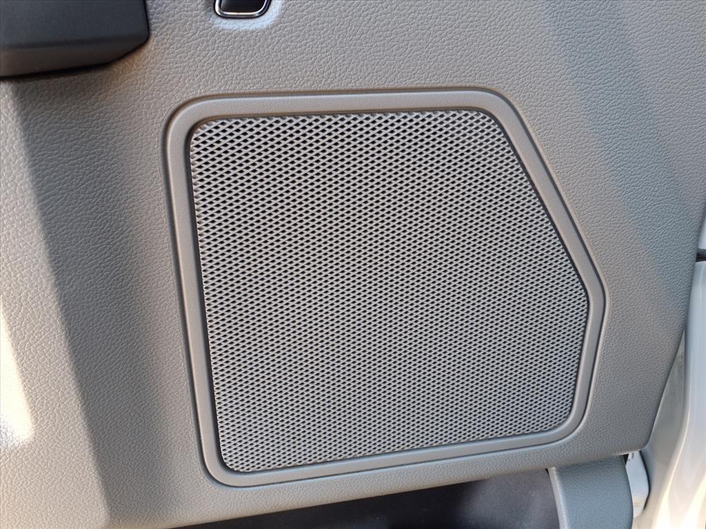 Ford Super Duty F-350 SRW XLT 4WD Reg Cab 8' Box 2017