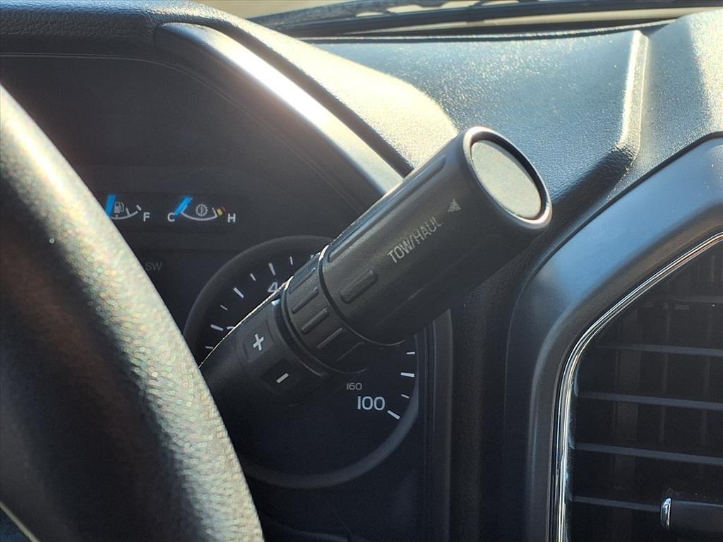 Ford Super Duty F-350 SRW XLT 4WD Reg Cab 8' Box 2017