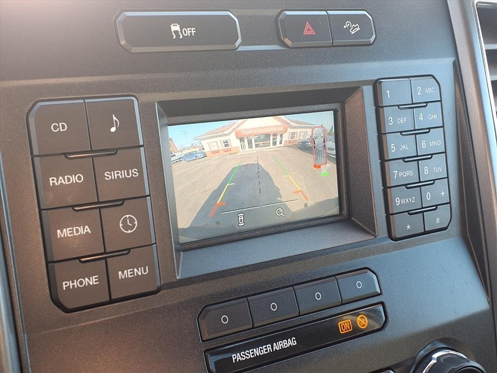 Ford Super Duty F-350 SRW XLT 4WD Reg Cab 8' Box 2017