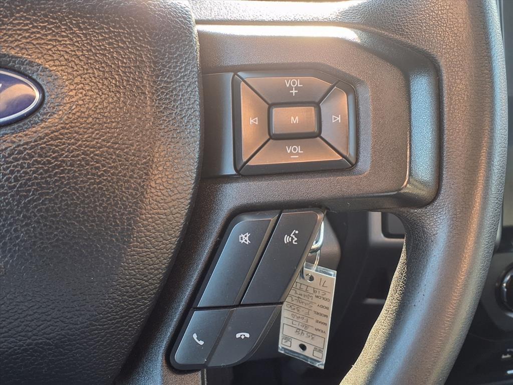 Ford Super Duty F-350 SRW XLT 4WD Reg Cab 8' Box 2017