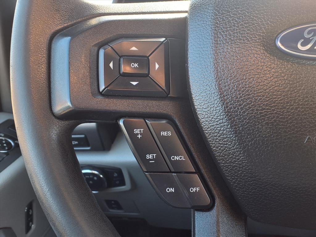 Ford Super Duty F-350 SRW XLT 4WD Reg Cab 8' Box 2017