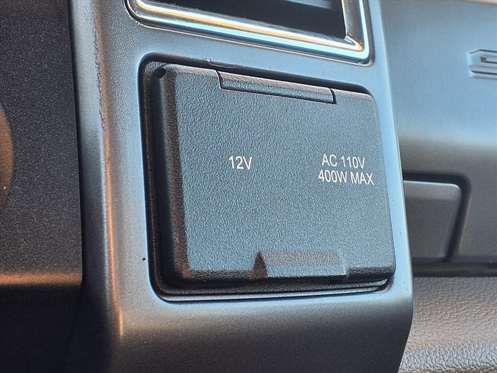 Ford Super Duty F-350 SRW XLT 4WD Reg Cab 8' Box 2017