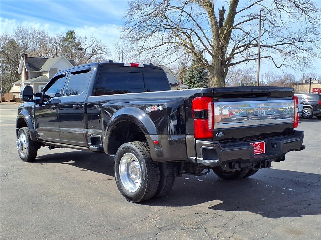 Ford Super Duty F-450 DRW King Ranch 4WD Crew Cab 8' Box 2024