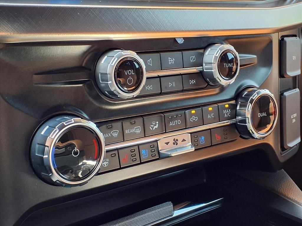 Ford Super Duty F-450 DRW King Ranch 4WD Crew Cab 8' Box 2024