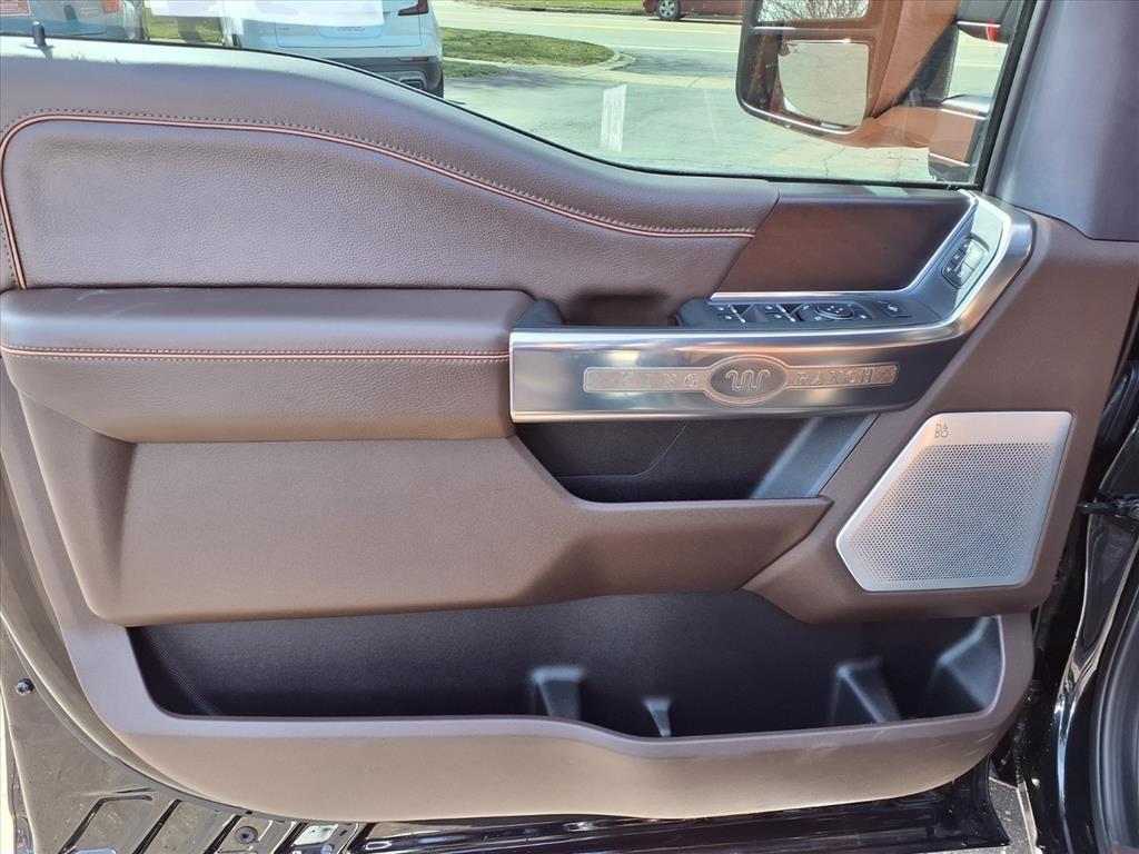 Ford Super Duty F-450 DRW King Ranch 4WD Crew Cab 8' Box 2024