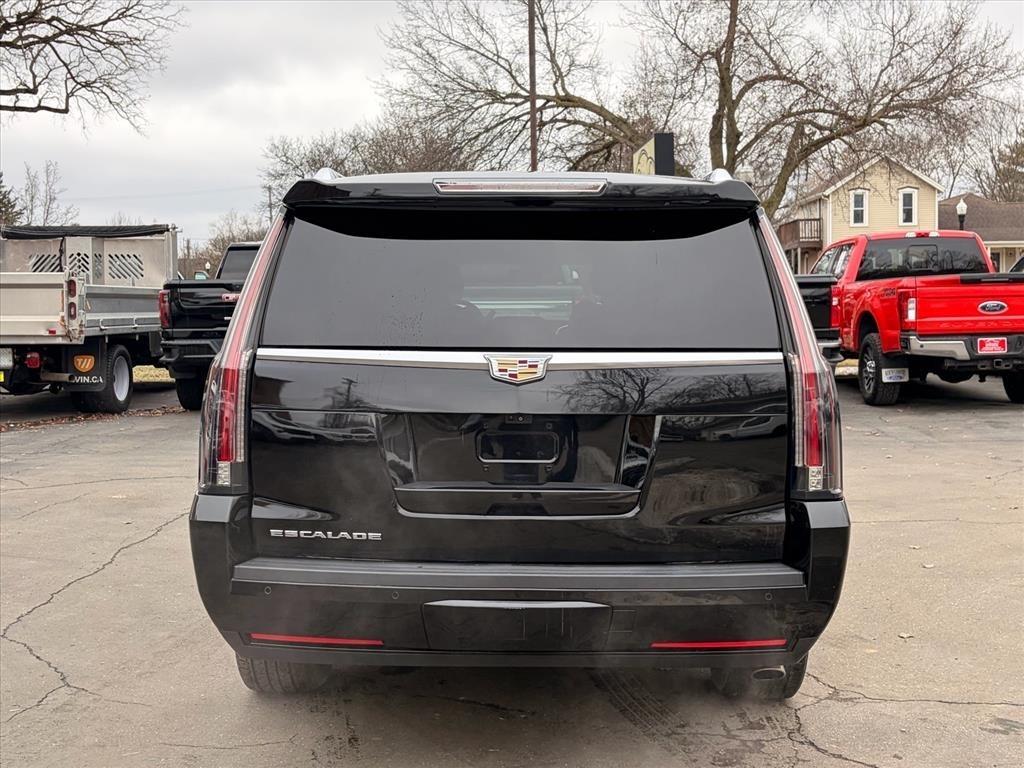 Cadillac Escalade ESV 4WD 4dr Luxury 2017