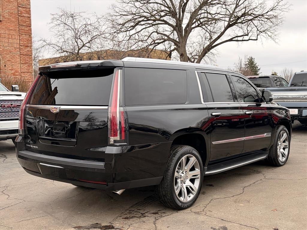 Cadillac Escalade ESV 4WD 4dr Luxury 2017