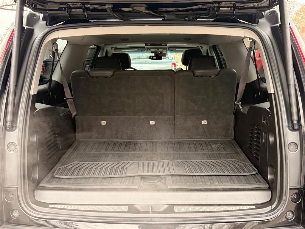 Cadillac Escalade ESV 4WD 4dr Luxury 2017