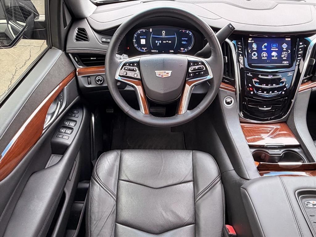 Cadillac Escalade ESV 4WD 4dr Luxury 2017