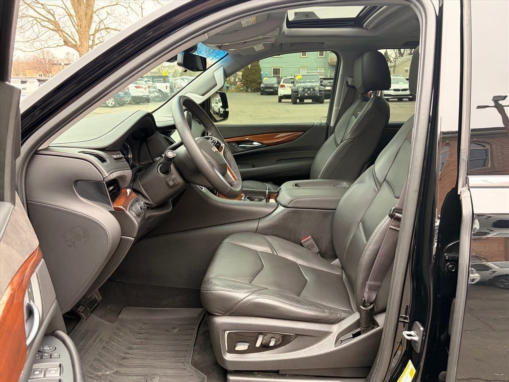 Cadillac Escalade ESV 4WD 4dr Luxury 2017