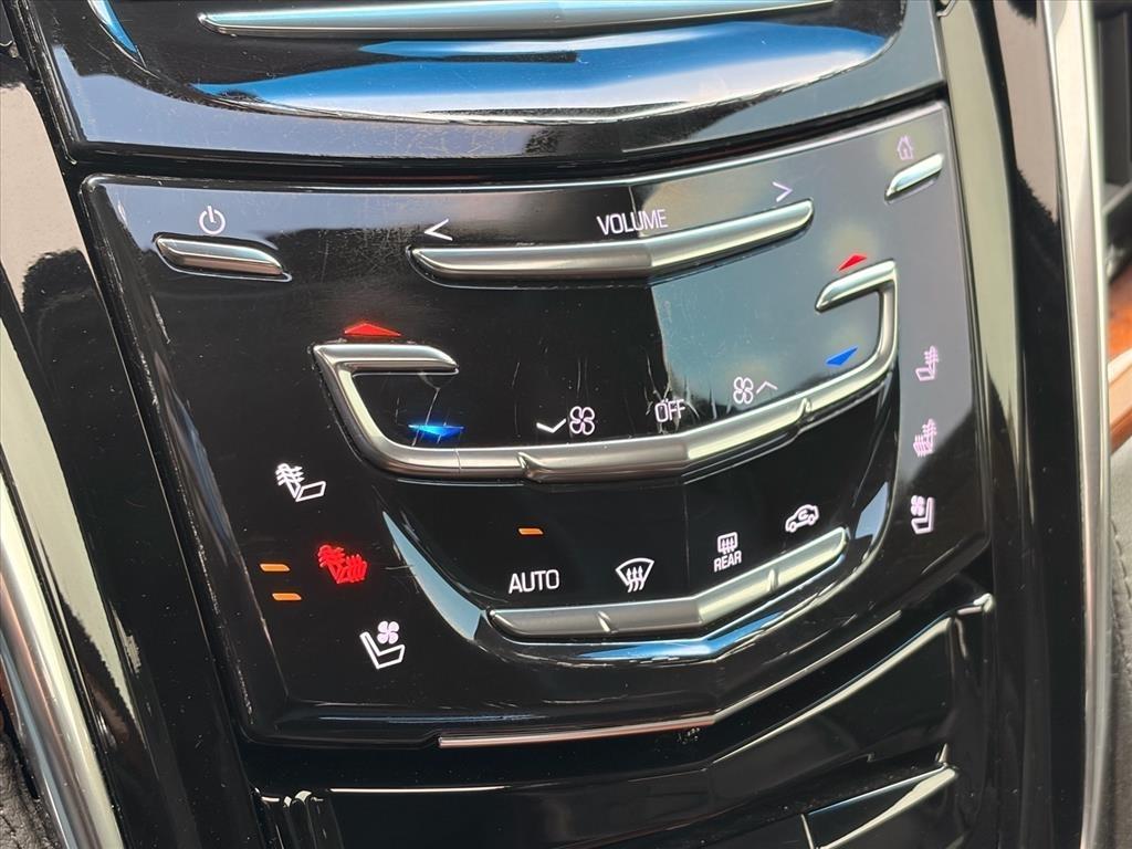 Cadillac Escalade ESV 4WD 4dr Luxury 2017