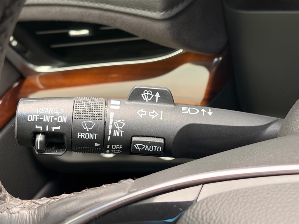 Cadillac Escalade ESV 4WD 4dr Luxury 2017