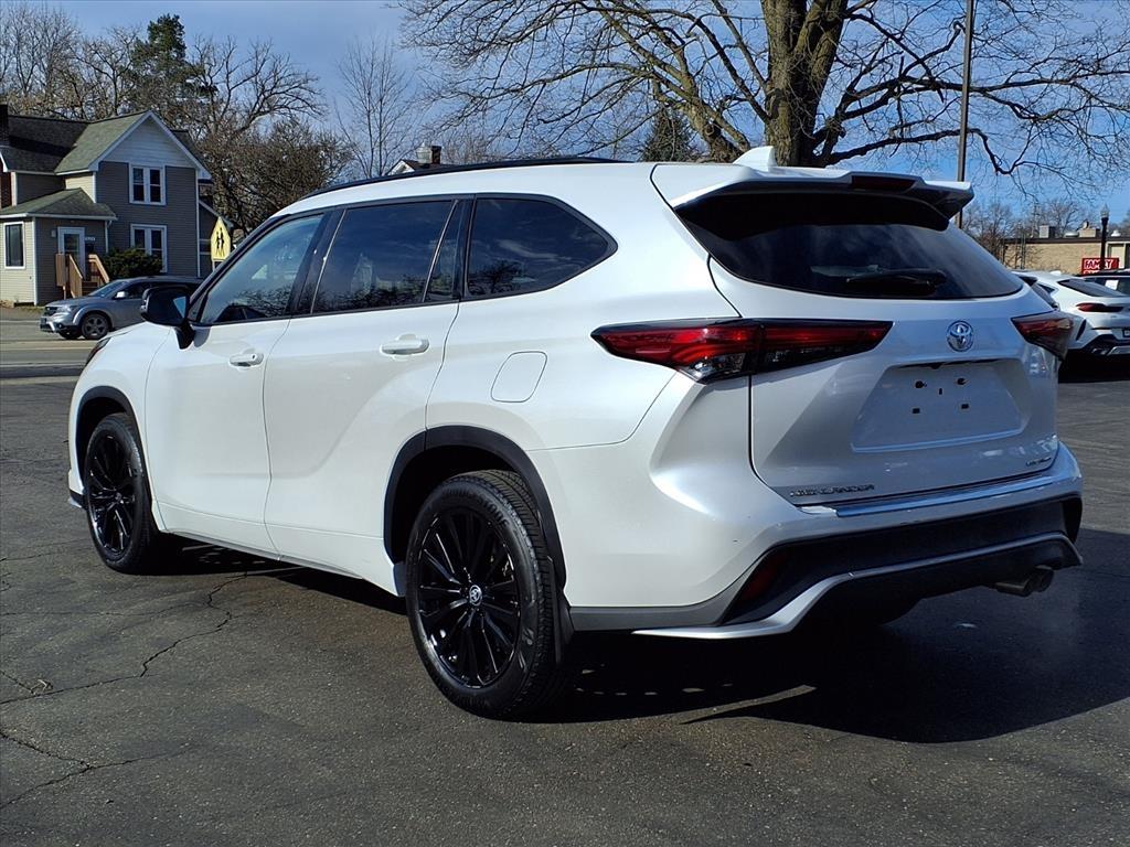Toyota Highlander Platinum AWD (Natl) 2023