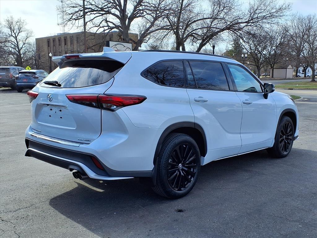 Toyota Highlander Platinum AWD (Natl) 2023