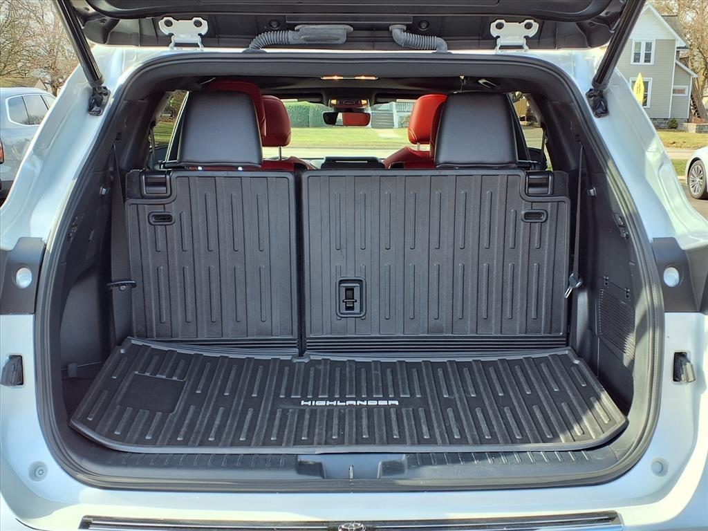 Toyota Highlander Platinum AWD (Natl) 2023