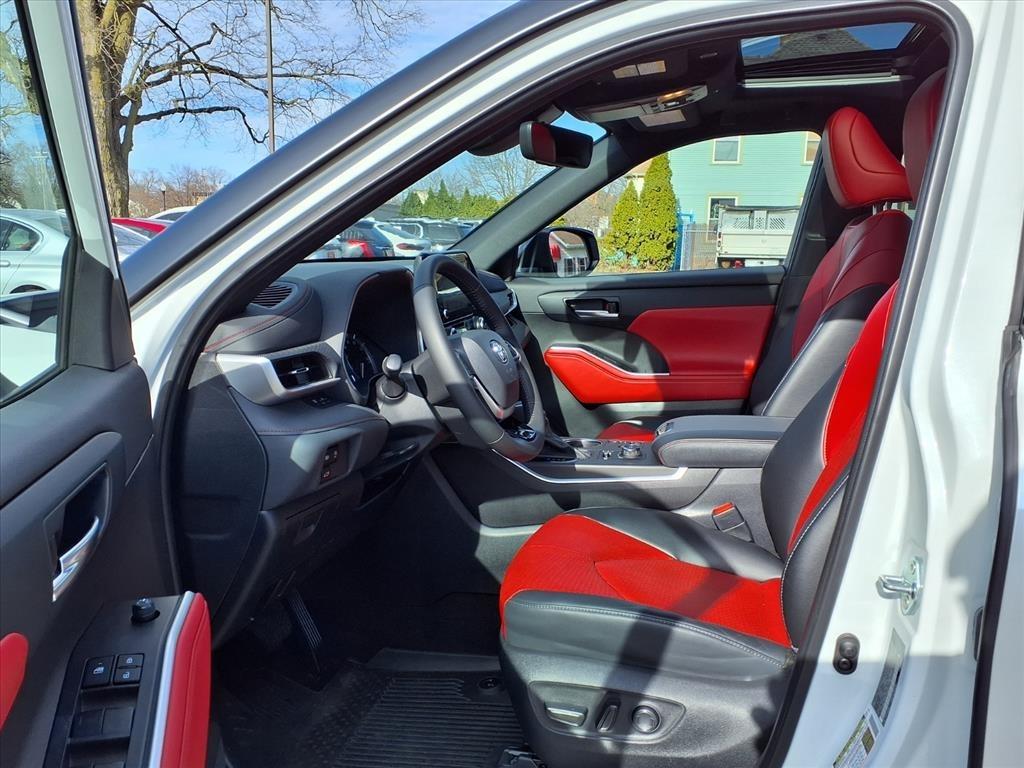 Toyota Highlander Platinum AWD (Natl) 2023